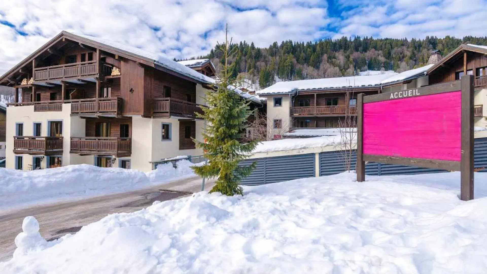 Charmant T2 Cabine Avec Spa Et Piscine, Proche Centre Et Pistes De Ski - Les Gets - Fr-1-598-85 Apartment
